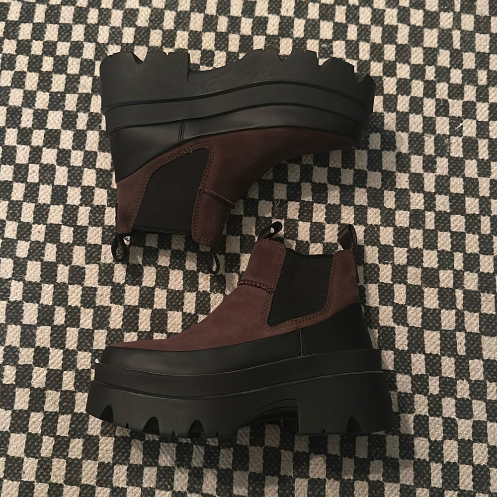 Ugg Brisbane Chelsea boots